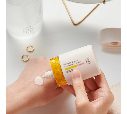 UNLABLE LAB Vitamin C Derivative 100MPa Essence UV Milk Увлажняющее солнцезащитное молочко для лица и тела UNLABLE LAB Vitamin C Derivative 100MPa Essence UV Milk Увлажняющее солнцезащитное молочко для лица и тела